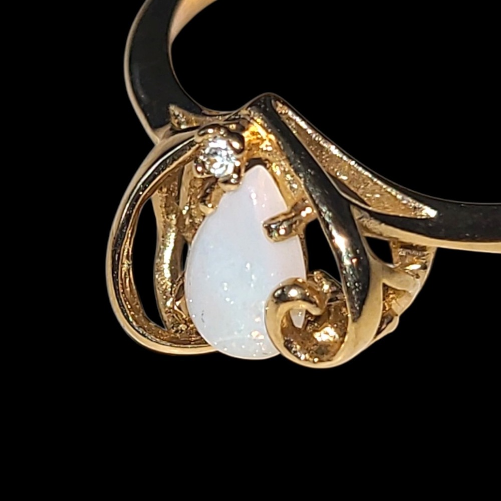 Vintage 18K HGE Genuine White Opal Ring CZ Accent Gold Tone Cocktail Sz‎ 5